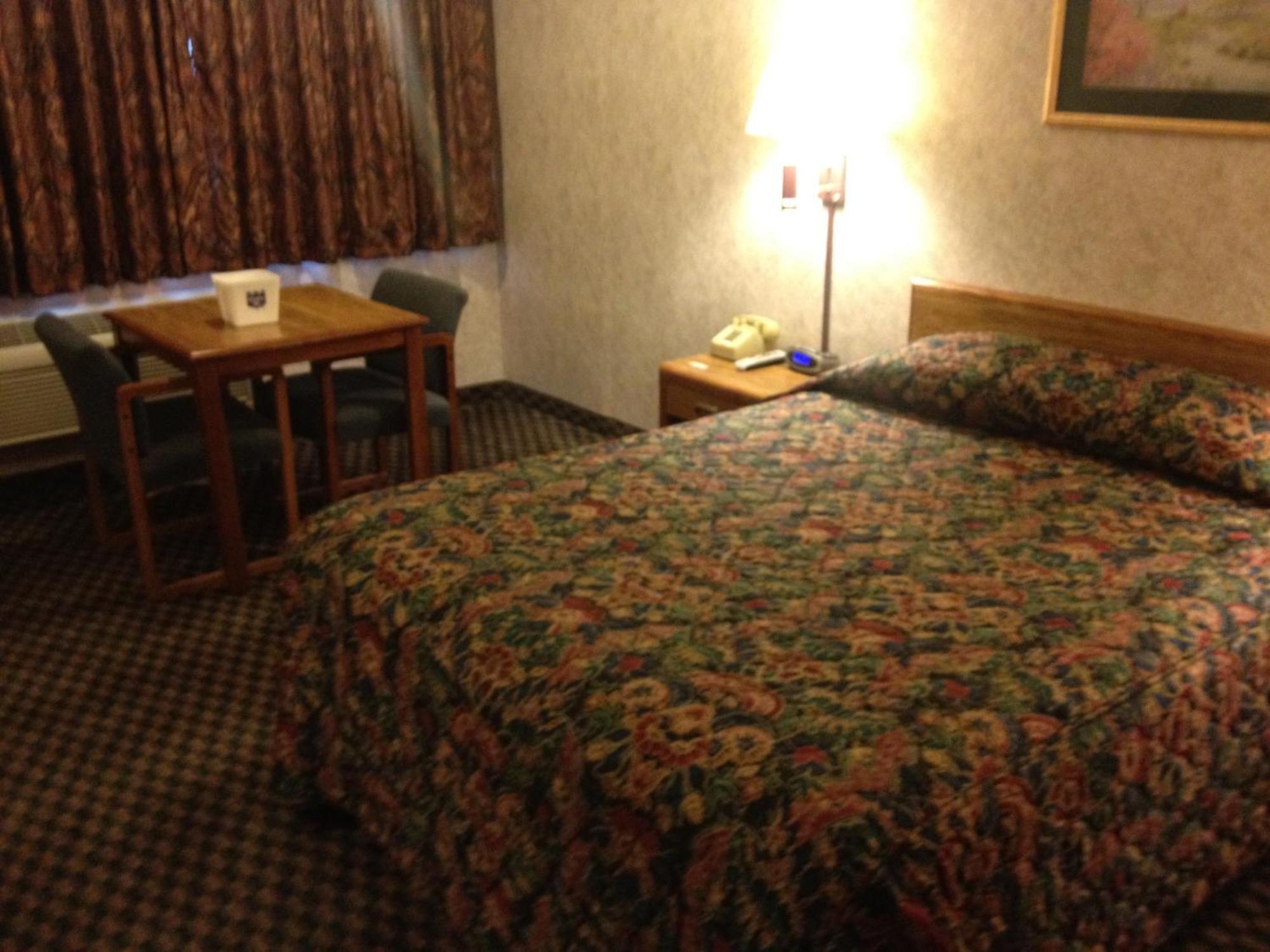 Richmond Inn And Suites Экстерьер фото