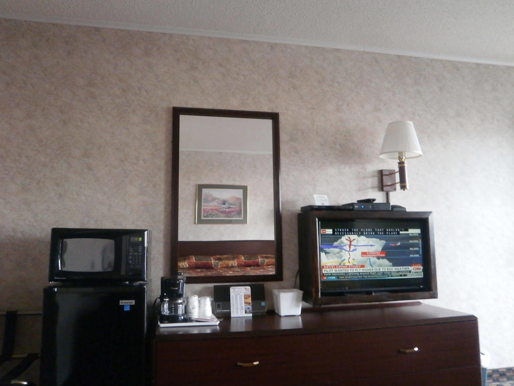Richmond Inn And Suites Экстерьер фото